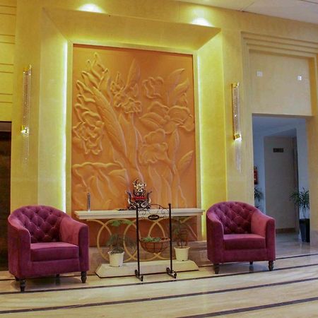 Four Leaf Hotel,Budaun Esterno foto