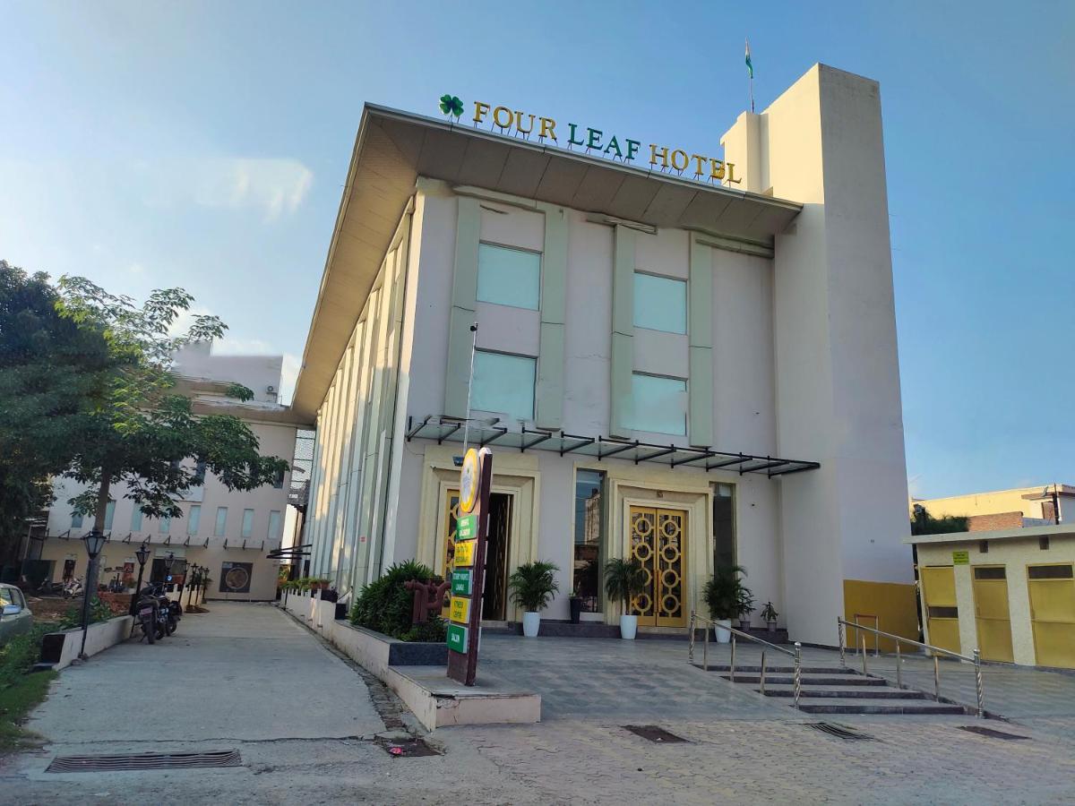 Four Leaf Hotel,Budaun Esterno foto
