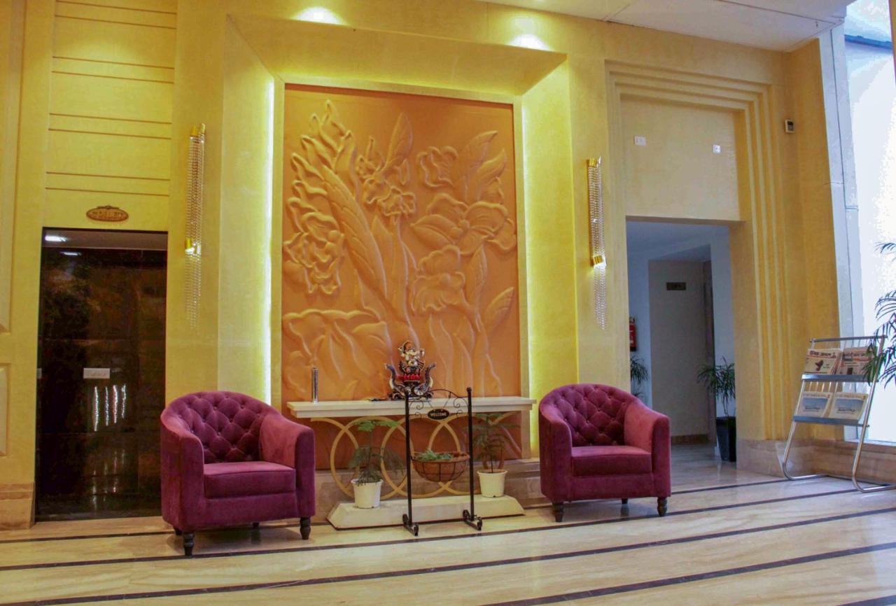 Four Leaf Hotel,Budaun Esterno foto